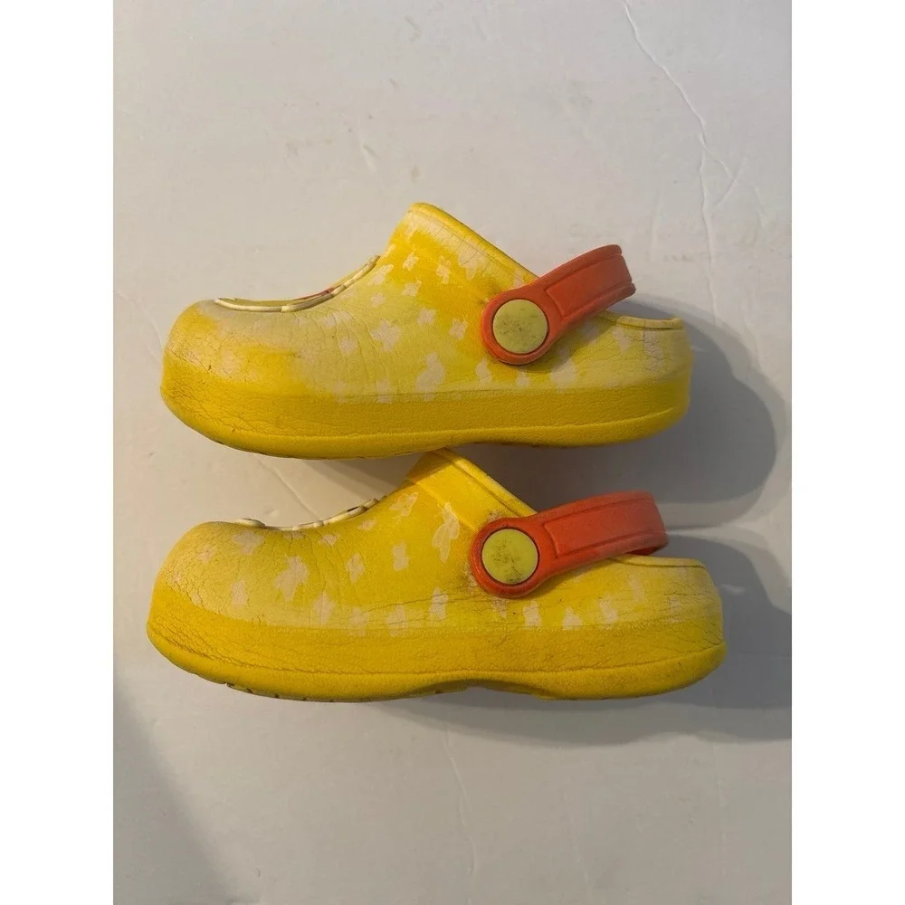 Winnie the Pooh Clog Style Shoes (Sz. 6)
